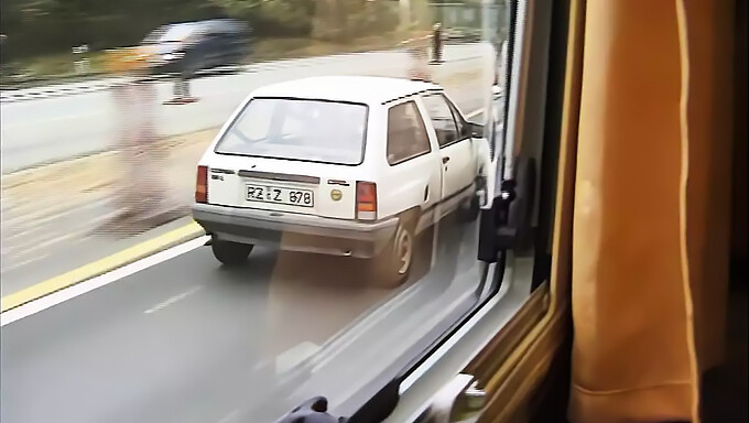 Na school tienerseks: Schoko meisje verleid en geneukt in een stacaravan